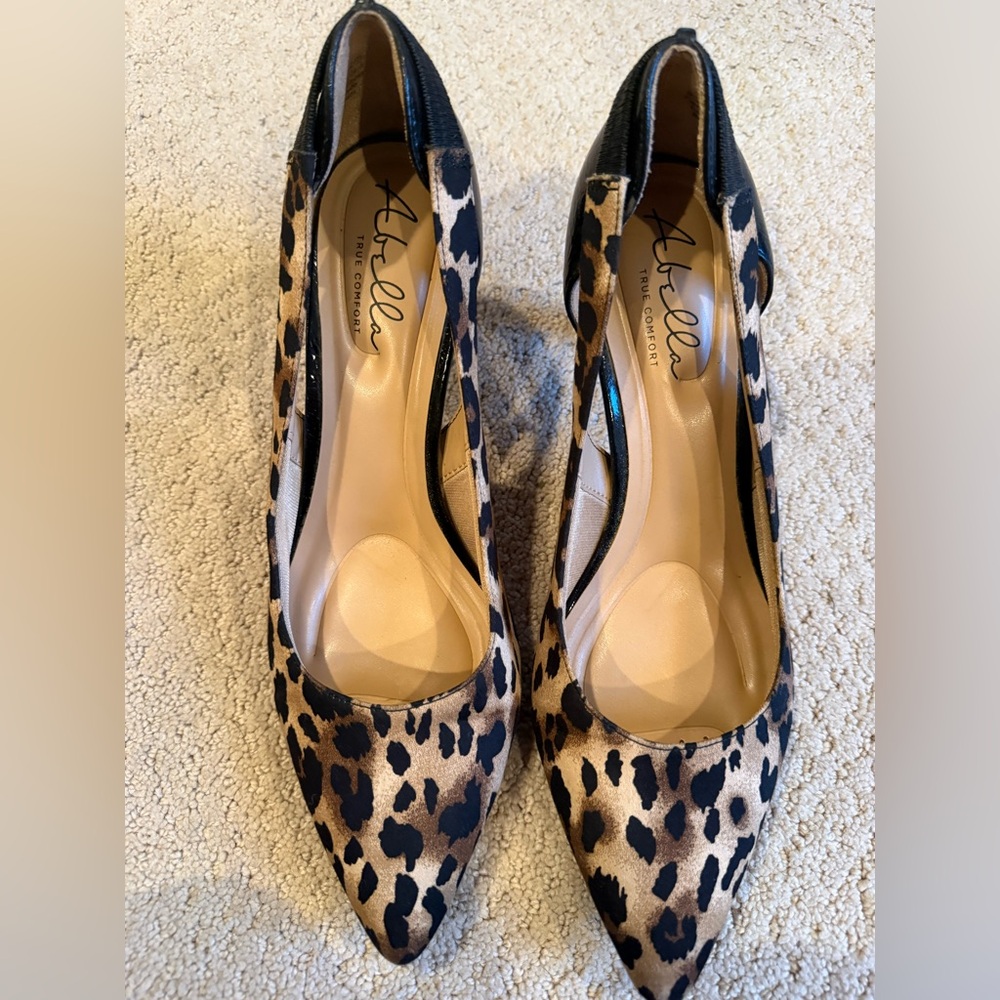 Abella Leopard Print Pointed Toe Pumps - Tan/Black